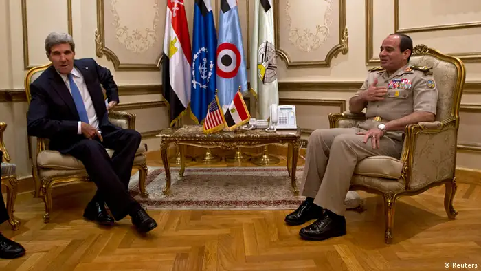 U.S. Secretary of State John Kerry (L) meets with Egyptian Defence Minister General Abdel Fatah el-Sisi in Cairo, November 3, 2013. A day before Egypt's deposed Islamist president goes on trial, Kerry expressed guarded optimism on Sunday about a return to democracy in the country, as he began a tour partly aimed at easing tensions with Arab powers. REUTERS/Jason Reed (EGYPT - Tags: POLITICS)