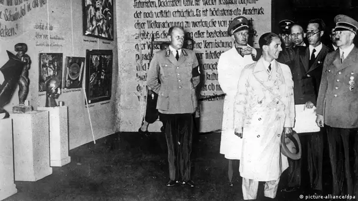 Degenerate art exhibition in Munich with Adolf Hitler in attendance (Photo: picture-alliance/dpa)