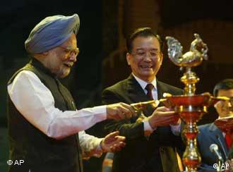 Blicken nach vorn: Manmohan Singh (l.) und Wen Jiabao
