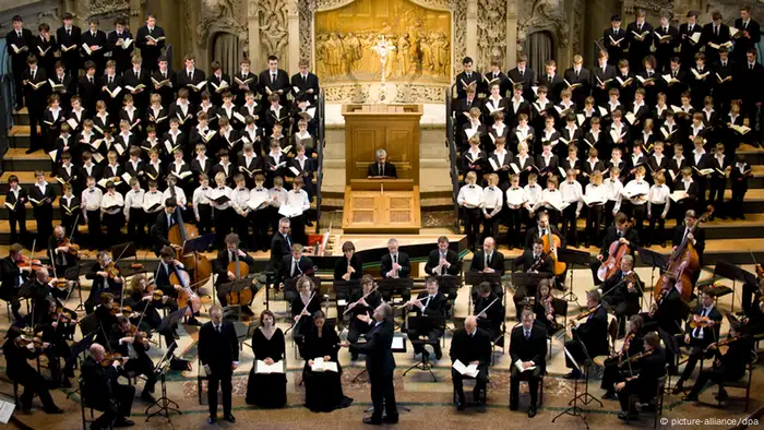 Auffuehrung der Matthaeuspassion von Johann Sebastian Bach am Freitag (02.04.2010) in der Kreuzkirche Dresden mit dem Dresdner Kreuzchor und der Dresdner Philharmonie. Foto: Sebastian Kahnert