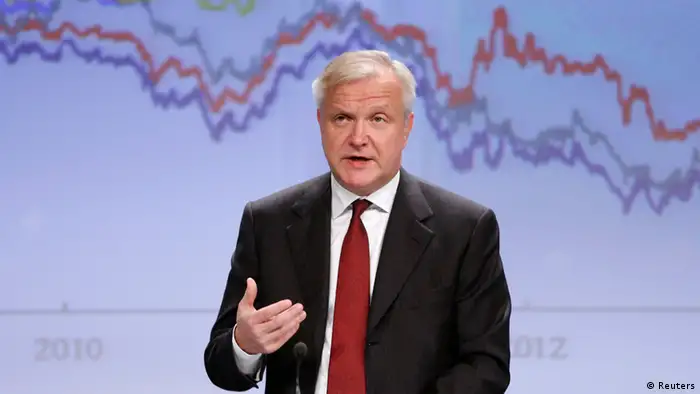 European Union Economic and Monetary Affairs Commissioner Olli Rehn presents the EU executive's autumn economic forecasts during a news conference at the EU Commission headquarters in Brussels November 5, 2013. The euro zone economy will expand slightly more slowly next year than previously expected because of weaker private demand and investment and inflation will stay well below the central bank target over the next two years. REUTERS/Francois Lenoir (BELGIUM - Tags: POLITICS BUSINESS)
