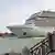 Kreuzfahrtschiff in der Lagune von Venedig (Foto: picture alliance/ROPI)