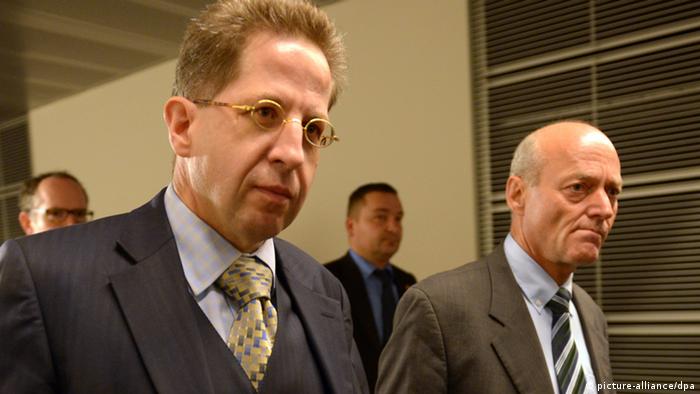Präsident des Bundesamtes für Verfassungsschutz Hans-Georg Maaßen (l), und der Präsident des Bundesnachrichtendienstes (BND), Gerhard Schindler (Archivbild) Foto: Rainer Jensen/dpa