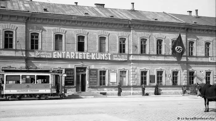 Building house a Degerate Art exhibition in Salzburg (cc-by-sa/Bundesarchiv)