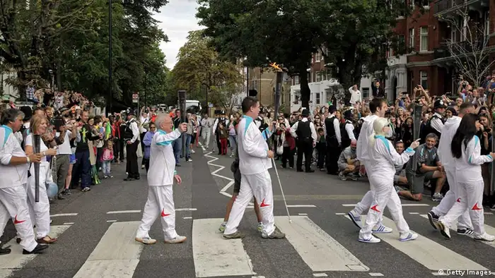 Olympische Fackel auf der Abbey Road Kreuzung (Foto: Getty)