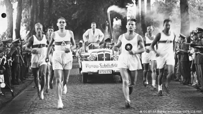 Olympische Spiele 1936 Fackelläufer (Quelle: Wikipedia
http://commons.wikimedia.org/wiki/File:Bundesarchiv_Bild_146-1976-116-08A,_Olympische_Spiele,_Fackell%C3%A4ufer.jpg )