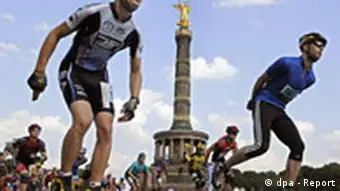 Skaters in front of Berlin's Victory Column