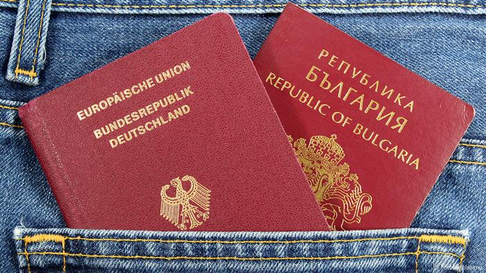 Pasaporte alemán y búlgaro.