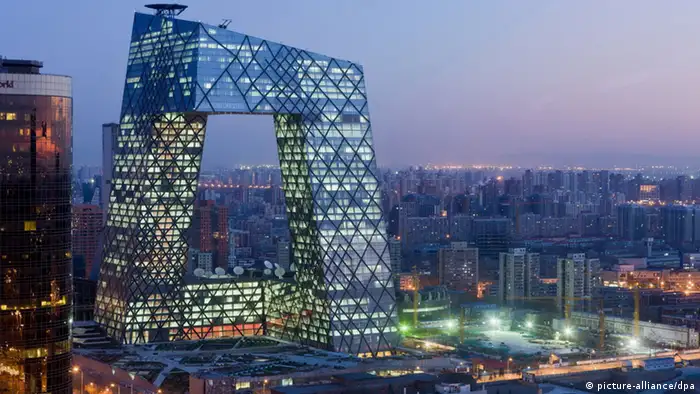CCTV Gebäude in Peking (picture-alliance/dpa)