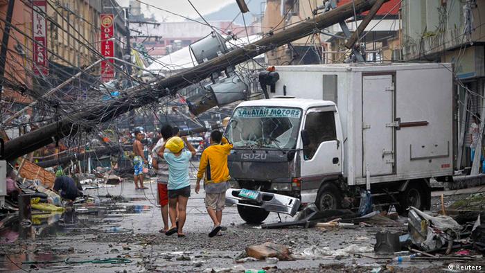 Від тайфуну Хайян на Філіппінах загинули тисячі людей