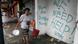 Eine Frau in Tacloban auf der Suche nach Wasser (Foto: REUTERS) Eine Frau in Tacloban auf der Suche nach Wasser (Foto: REUTERS)