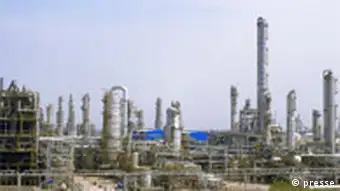 BASF eröffnet ein Werk in Nanjing, zusammen mit dem chinesischen Konzern Sinopec Ölraffenerie Öl China
