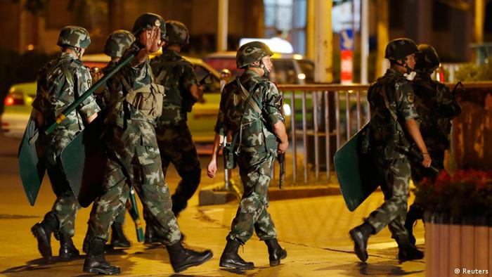 China Bewaffnete Polizisten in Xinjiang