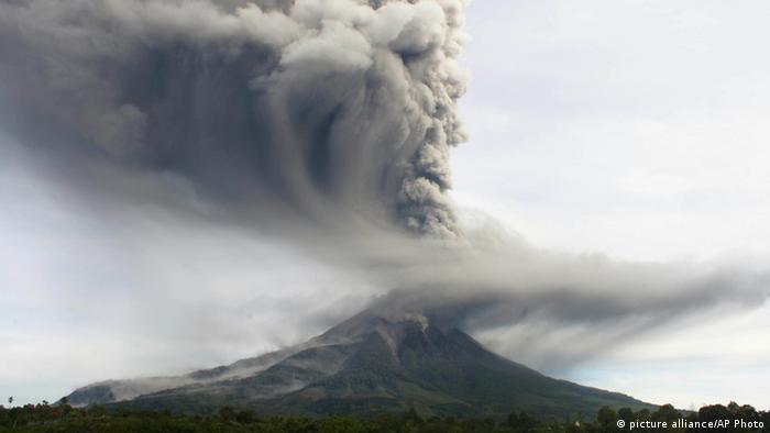 Indonesien Vulkan Sinabung 18.11.2013