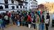 Nepalesen warten in einer Schlange vor einem Wahllokal in Kathmandu (Foto: PRAKASH MATHEMA/AFP/Getty Images) Nepalesen warten in einer Schlange vor einem Wahllokal in Kathmandu (Foto: PRAKASH MATHEMA/AFP/Getty Images)