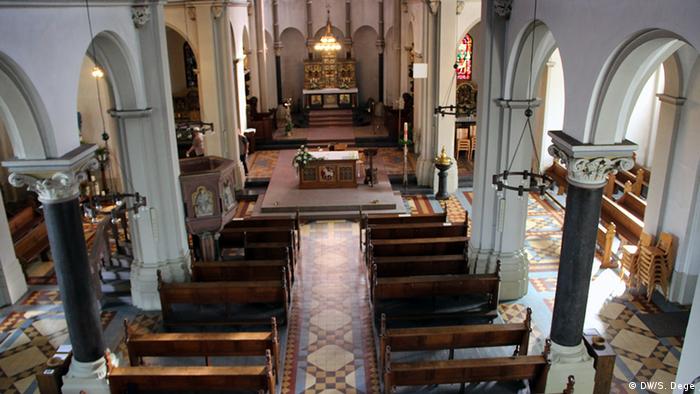 Neoromańska katedra Świętego Lamberta powstała w 1891 r. i przez 122 lata była dla mieszkańców centrum ich życia. Były w niej chrzczone dzieci, świętowane rodzinne uroczystości, wesela i pogrzeby. Podczas ostatniej mszy św. w 2013 r. niejeden wierny uronił łzę. 