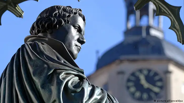 Deutschland Denkmal an den Reformator Martin Luther in Wittenberg