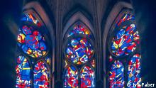 Der deutsche Künstler Imi Knoebel entwirft ein Kirchenfenster in Reims. © Ivo Faber