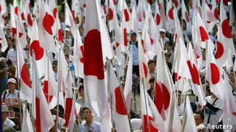 People holding Japanese national flags take part in an anti-China rally in Tokyo in this September 22, 2012 file photo. Picture taken September 22, 2012. To match Special Report CHINA-NAVY/ REUTERS/Toru Hanai/Files (JAPAN - Tags: CIVIL UNREST POLITICS)