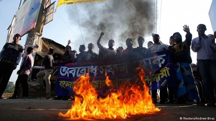 Aktivisten der Jamaat-e Islami Ende November 2014 in Dhaka (Foto: Reuters)