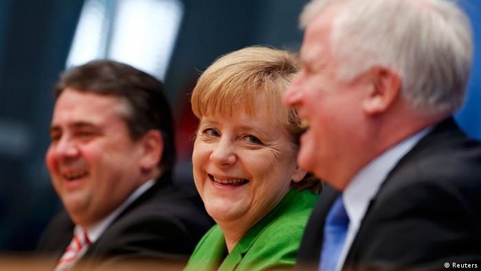Лидеры СДПГ, ХДС и ХСС Зигмар Габриэль, Ангела Меркель и Хорст Зеехофер готовы сформировать новое правительство ФРГ