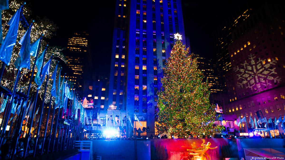 Illuminating Christmas là một sự kiện thường niên tại New York City, với ánh sáng đèn lấp lánh chào đón dịp Noel. Thiết bị trang trí sáng tạo và những đường phố rực rỡ ánh đèn nâng cao tinh thần người dân và du khách trong mùa lễ hội. Hãy đến với Illuminating Christmas để thưởng thức không khí Giáng sinh nóng bổng và ấm áp.