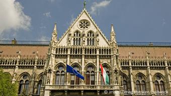 Ungarischer Parlament in Budapest (DW)