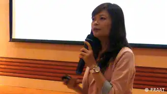 Sozialarbeiterin Yeh Chia-wei bei einem Vortrag über Taiwans HIV-Politik (Copyright: HIV/AIDSD Advocacy Association of Taiwan, PRAAT