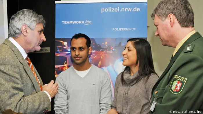 Düsseldorf Polizei Auszubildende mit Migrationshintergrund
