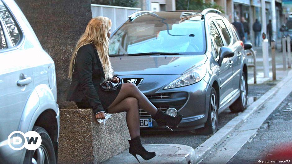 Во Франции клиентов проституток будут штрафовать - DW - 07.04.2016 