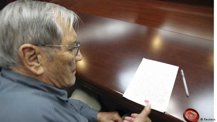 U.S. citizen Merrill E. Newman puts his thumbprint on a piece of paper, after being taken into custody by North Korea, at an undisclosed location in this undated photo released by North Korea's Korean Central News Agency (KCNA) in Pyongyang on November 30, 2013. (Photo: Reuters)