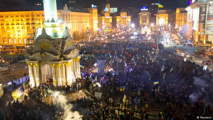 Blick von oben auf den Maidan in Kiew und die prowestlichen Demonstranten (Foto: Reuters/Vasily Fedosenko)