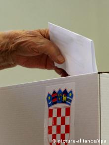 Stimmabgabe beim Referendum in Kroatien (Foto: EPA/ANTONIO BAT)