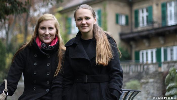 Inga Höglund und Evgenia Belyaeva sind Absolventinnen des dritten Jahresgangs International Media Studies der DW Akademie. Gemeinsam haben sie den Blog Multicoolty ins Leben gerufen (Foto: Sayed Musaddiq).
