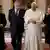 Papst Franzikus mit Israels Premier Netanjahu und dessen Ehefrau Sara (Foto: dpa)