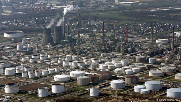 Shells Ölraffinerie in Godorf bei Köln (Photo: Oliver Berg/dpa)
