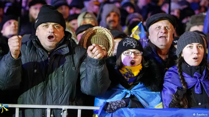 People supporting EU integration attend a rally in Kiev, December 2, 2013. Ukrainian protesters blockaded the main government building on Monday, seeking to force President Viktor Yanukovich from office with a general strike after hundreds of thousands demonstrated against his decision to abandon an EU integration pact. REUTERS/Gleb Garanich (UKRAINE - Tags: POLITICS CIVIL UNREST)