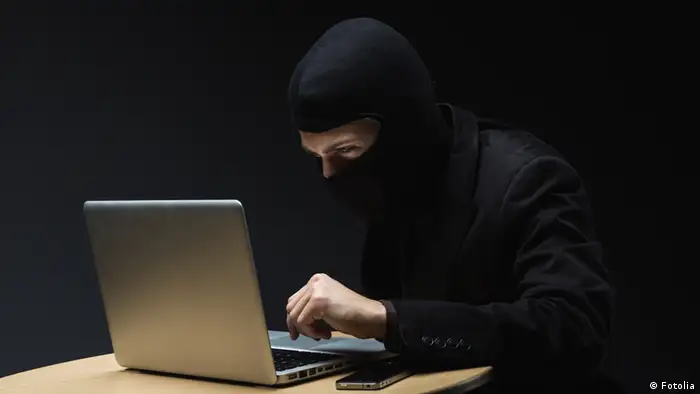 Symbolbild Computer Hacker Angriff Computerkriminalität