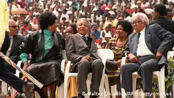 Parmi les plus importantes figures de la résistance, il y avait Nelson Mandela et son épouse d'alors Winnie Mandela