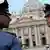 Zwei Polizisten in Rom (foto: picture alliance)