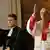 Bischof Wolfgang Huber, links, Vorsitzender des Rates der Evangelischen Kirche in Deutschland und Georg Kardinal Sterzinsky, Bischof von Berlin leiten am Montag, 3. Okt. 2005, einem Oekumenischen Gottesdienst (Foto: ap)