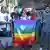 Ativistas dos direitos dos homossexuais protestam após a decisão da Suprema Corte