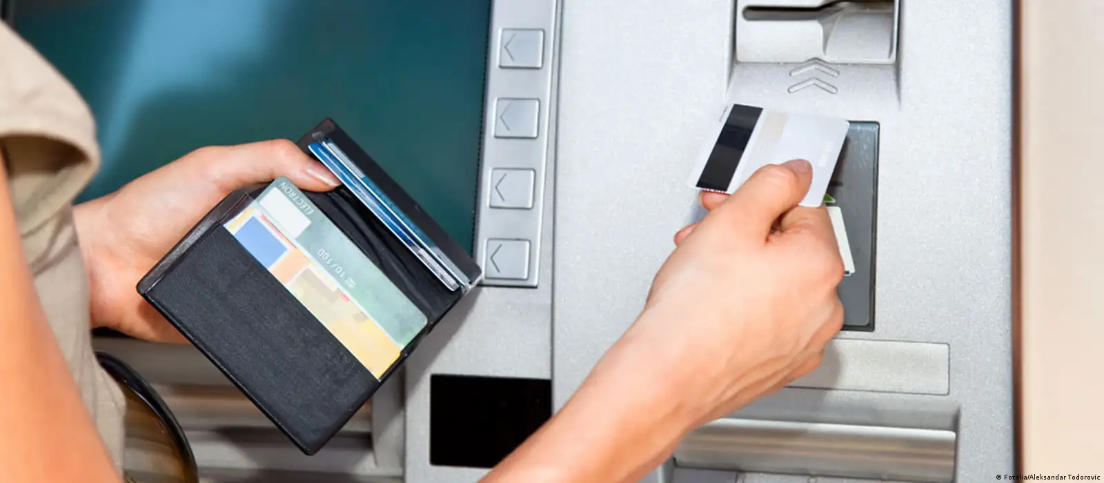 跨国犯罪集团骇客手法盗领巨款