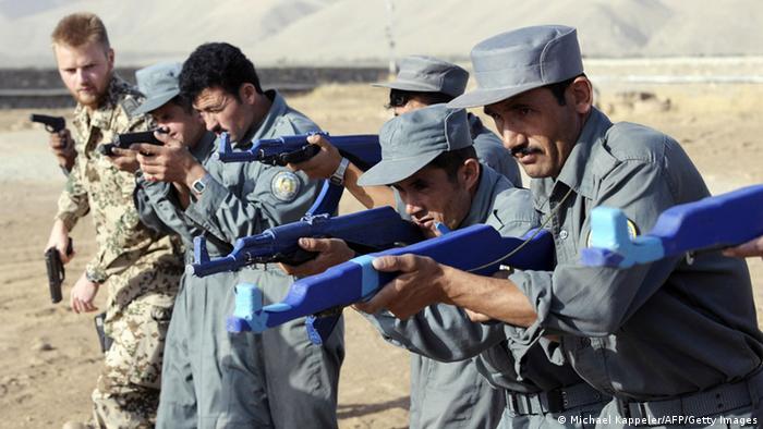 Ausbildung afghanischer Polizisten durch deutsche Militärpolizei in Faisabad