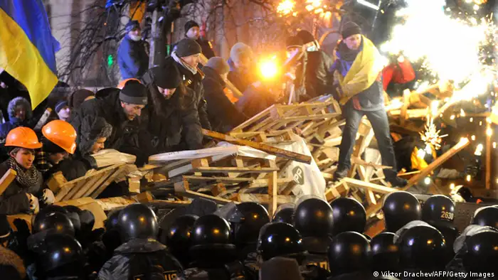 Zusammenstoß zwischen pro-europäischen Demonstranten und Sicherheitskräften (Foto: AFP/Getty Images)