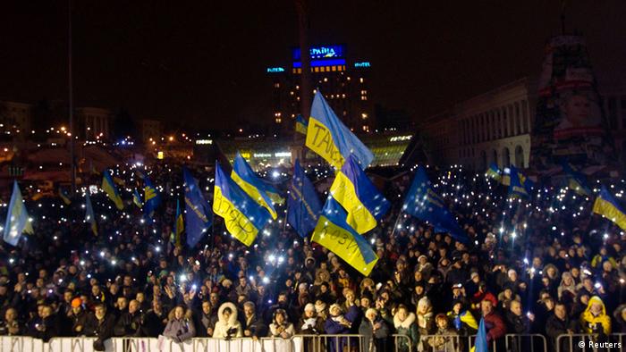 Menschen auf dem Kiewer Unahängigkeitsplatz (Foto: REUTERS/Vasily Fedosenko)