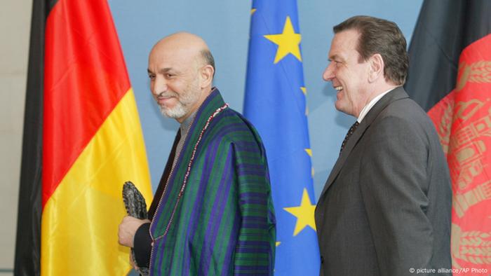 Bundeskanzler Gerhard Schröder und Hamid Karsai