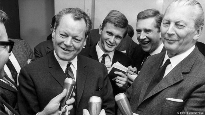 Grosse Koalition: Kurt Georg Kiesinger und Willy Brandt (picture-alliance/dpa)