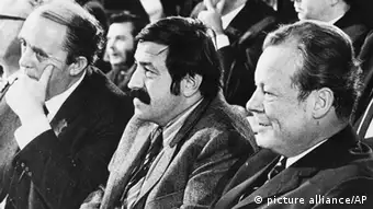 Willy Brandt mit den deutschen Schriftstellern Heinrich Böll und Günter Grass