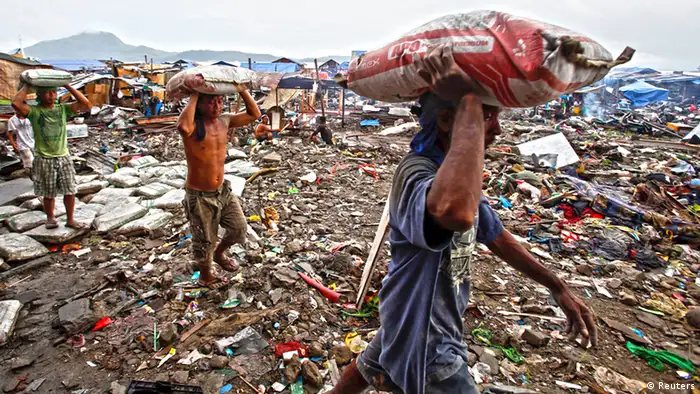Taifun Haiyan Das Leben danach in Trümmern und Müll
